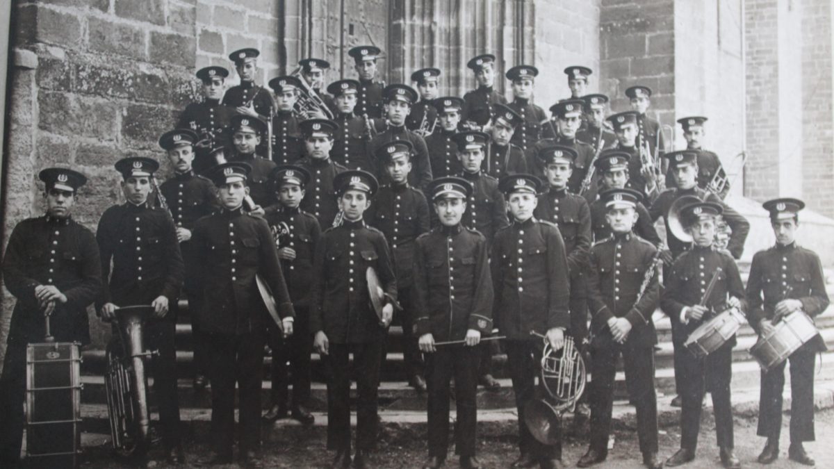 Imagen en blanco y negro de los integrantes de la banda de música de La Pamplonesa en el año 1925. 