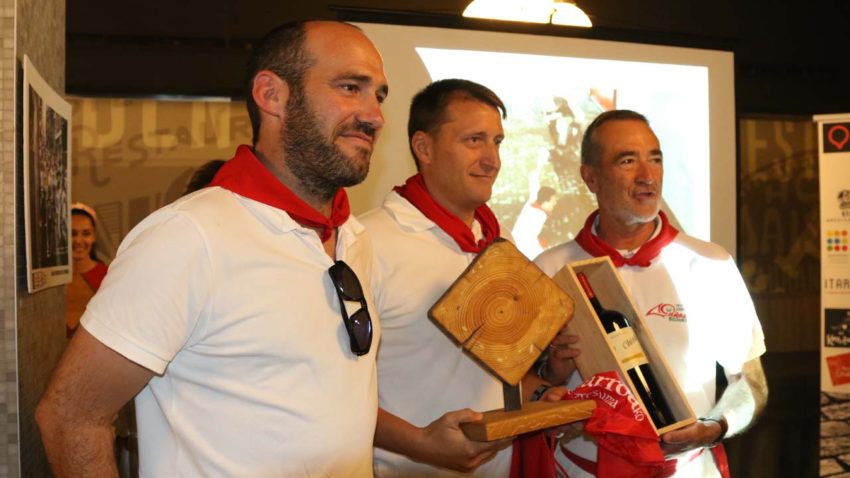 Xabier Aldaz, de la carpintería Hermanos Aldaz, junto a Fernando Pidal García, ganador de un premio especial del concurso.