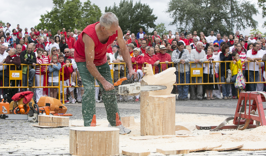 Deporte rural en la Plaza de los Fueros